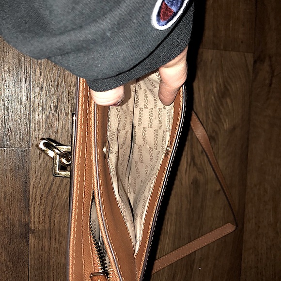 Michael Kors over the shoulder purse. - Picture 6 of 8